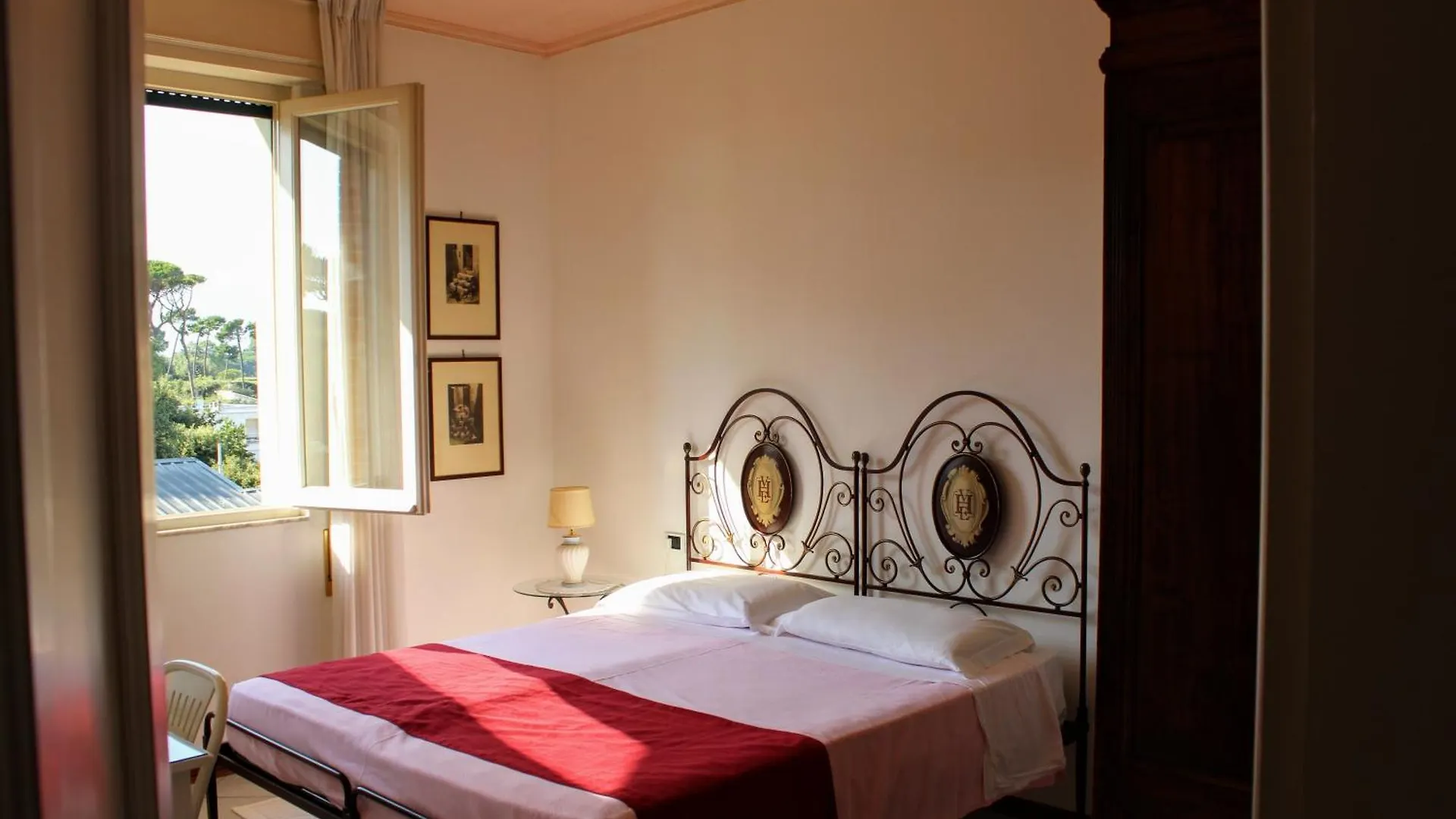 Hotel Villa Edera Marina di Pietrasanta 4*,  Italy