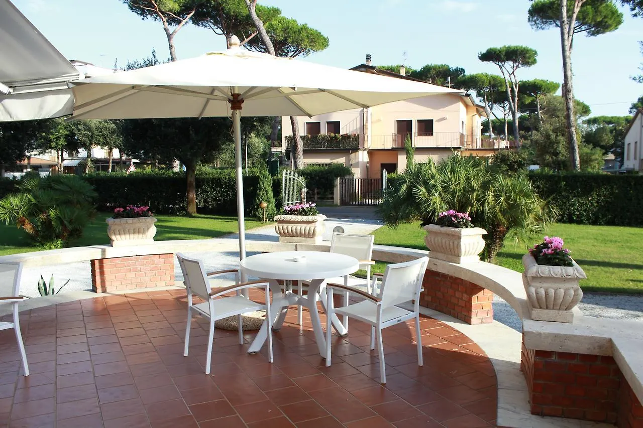 Hotel Villa Edera Marina di Pietrasanta 4*,