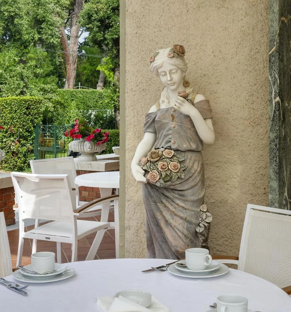 Hotel Villa Edera Marina di Pietrasanta 4*,  Italy